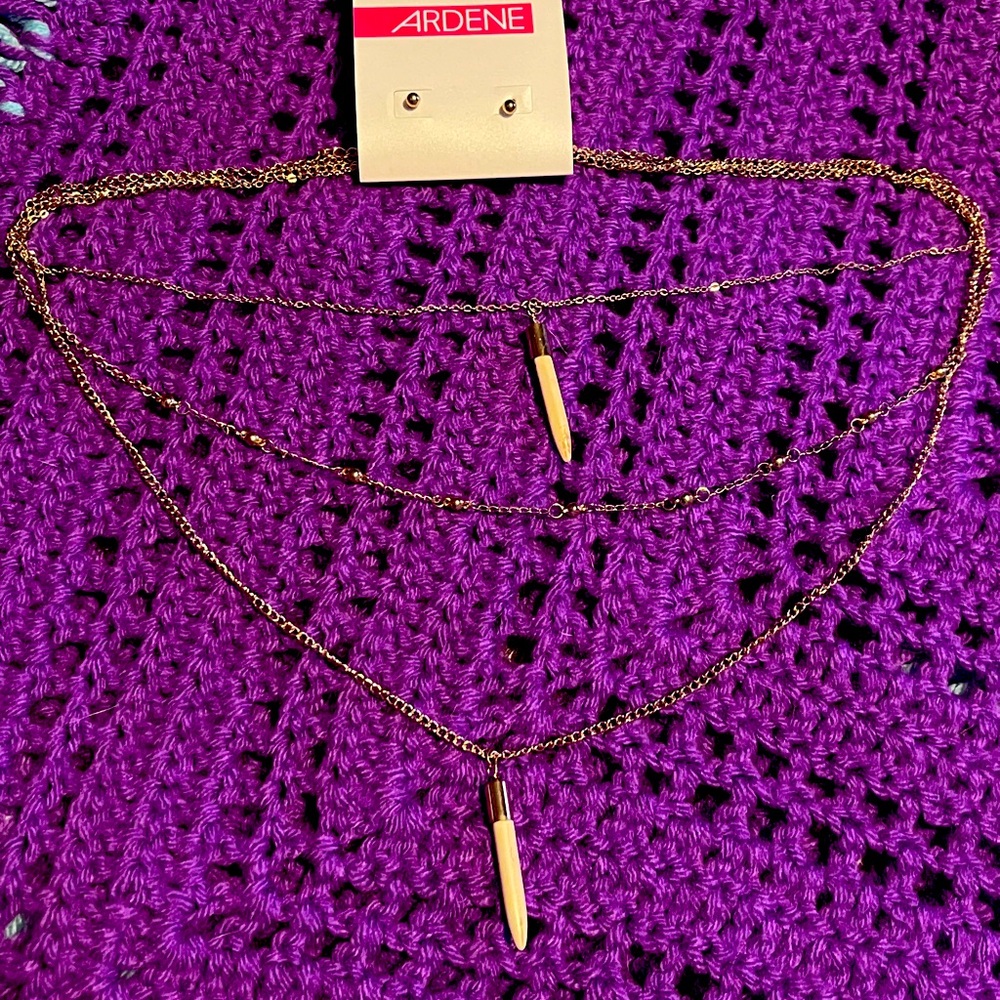 Brand New With Tag Ardene Gold Coloured Necklace